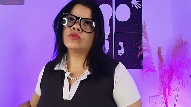 Iamlola  online show from 10-16-25, 09:12