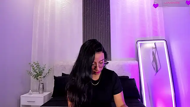 zoe martins  online show from 07-17-26, 05:32