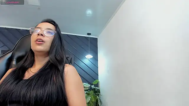 zoe martins  online show from 12-02-25, 05:25