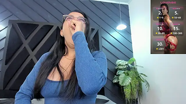 zoe martins  online show from 11-18-25, 05:27