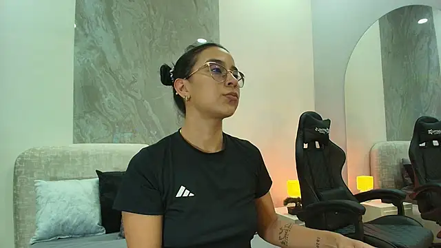 zoe martins  online show from 05-19-26, 05:42