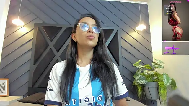 zoe martins  online show from 10-19-25, 05:37