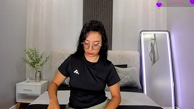 zoe martins  online show from 07-10-26, 01:22