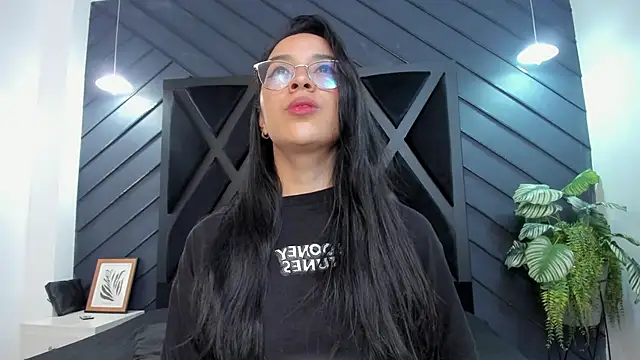 zoe martins  online show from 11-21-25, 05:23