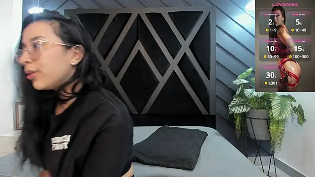 zoe martins  online show from 11-13-25, 05:28