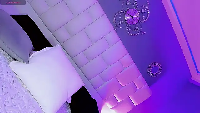 lucy darkangel online show from 04-15-26, 06:30