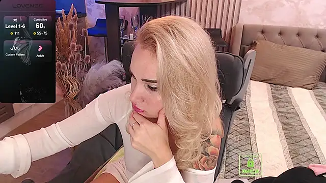 FreeBerryMILF online show from 12-14-25, 08:36