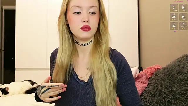 Snapshot of kittyyKate chatting on 09-19-25, 09:19 kittyyKate online show from 09-19-25, 09:19