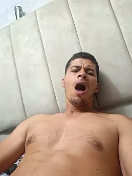 Snapshot of piterrr_hot chatting on 10-23-25, 11:53 piterrr hot online show from 10-23-25, 11:53