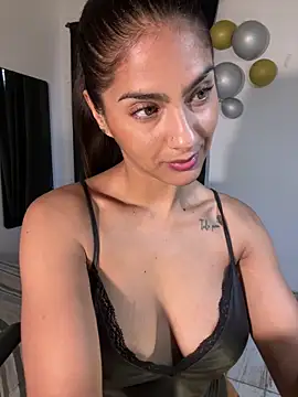 chicachocolate01 online show from 04-02-26, 09:32