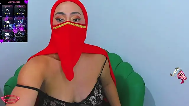 Snapshot of Aisha_Malek chatting on 10-11-25, 09:49 Aisha Malek online show from 10-11-25, 09:49