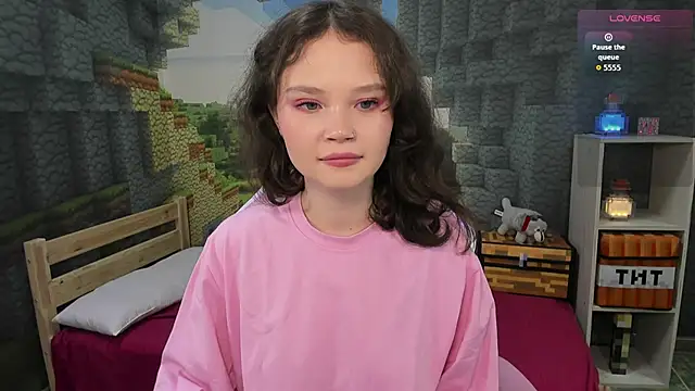 EmilyChaves online show from 09-28-25, 03:41