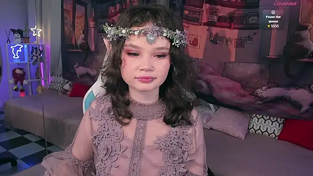 EmilyChaves online show from 10-28-25, 04:28