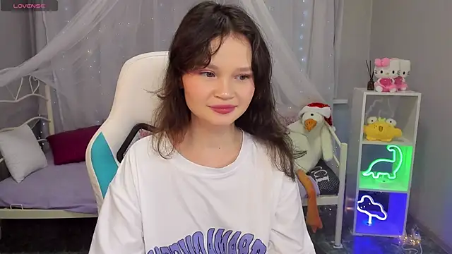 EmilyChaves online show from 12-19-25, 04:16