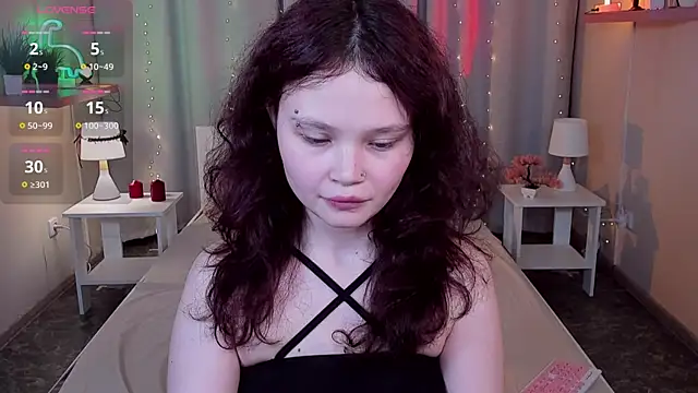 Snapshot of EmilyChaves chatting on 06-11-26, 10:12 EmilyChaves online show from 06-11-26, 10:12