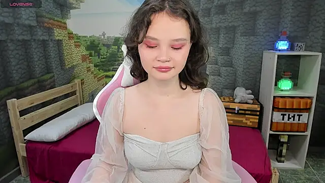 EmilyChaves online show from 09-18-25, 06:33