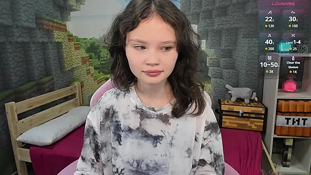 EmilyChaves online show from 10-15-25, 05:10