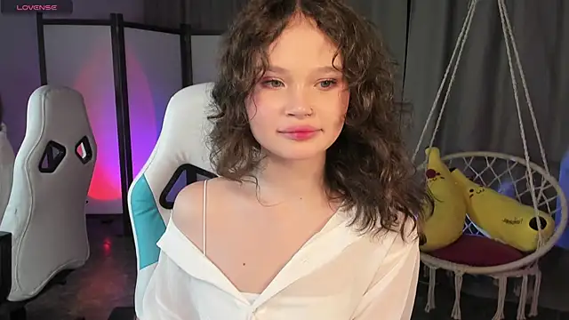 EmilyChaves online show from 10-10-25, 02:29