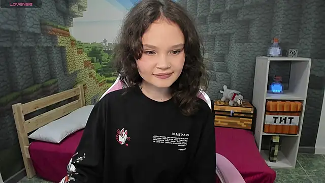 EmilyChaves online show from 09-27-25, 04:57