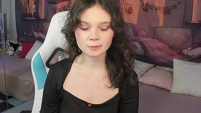 EmilyChaves online show from 11-18-25, 11:13