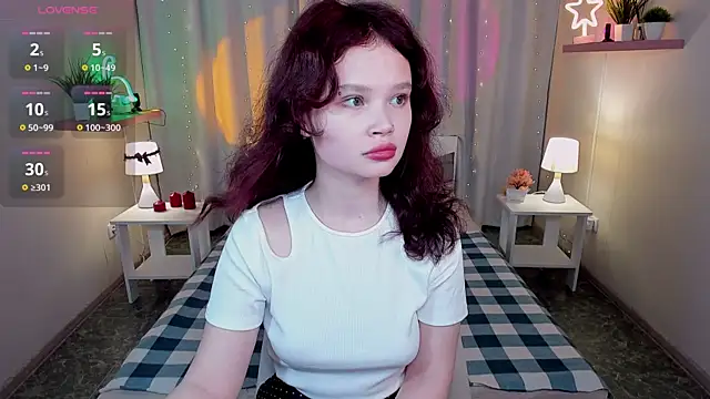 Snapshot of EmilyChaves chatting on 05-19-26, 08:21 EmilyChaves online show from 05-19-26, 08:21