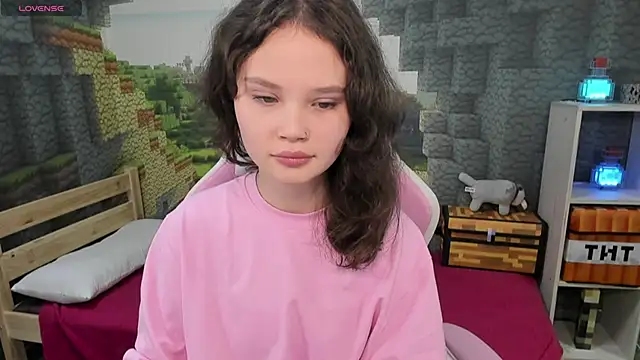 EmilyChaves online show from 10-13-25, 06:20