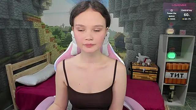 EmilyChaves online show from 09-30-25, 06:14