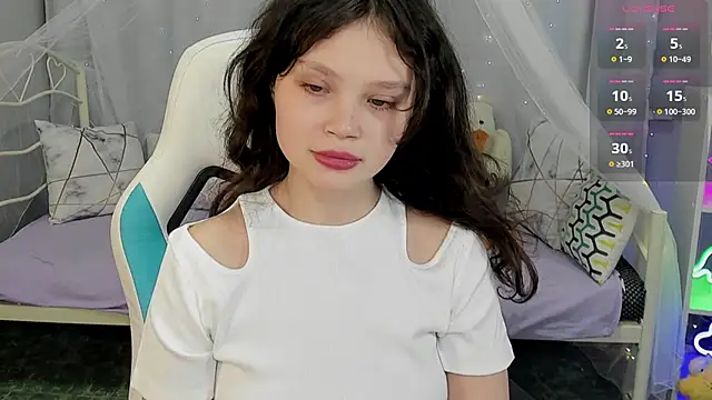 EmilyChaves online show from 02-10-26, 07:40