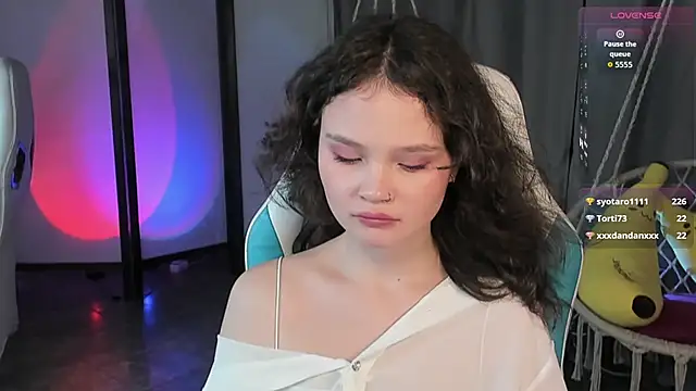 EmilyChaves online show from 10-11-25, 02:34