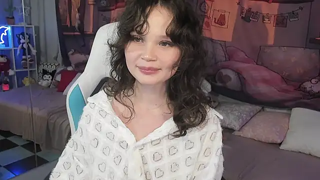 EmilyChaves online show from 11-22-25, 04:50