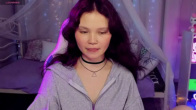 Snapshot of EmilyChaves chatting on 04-23-26, 12:29 EmilyChaves online show from 04-23-26, 12:29