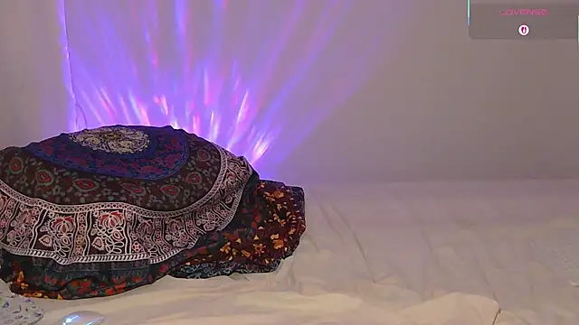 MrsNehir online show from 12-21-25, 07:04