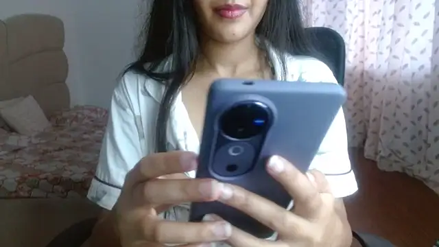 Snapshot of Mini_Meera chatting on 09-10-25, 03:49 Mini Meera online show from 09-10-25, 03:49