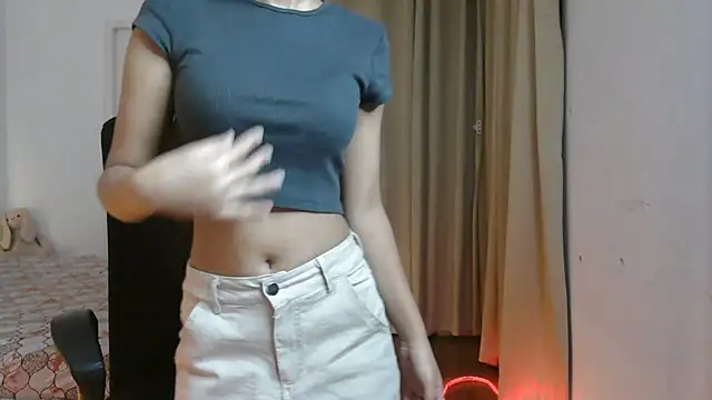 Snapshot of Mini_Meera chatting on 07-17-26, 04:48 Mini Meera online show from 07-17-26, 04:48