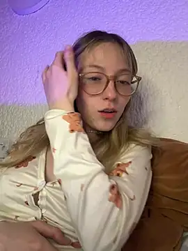 Snapshot of ReenKitty chatting on 05-22-26, 04:54 ReenKitty online show from 05-22-26, 04:54