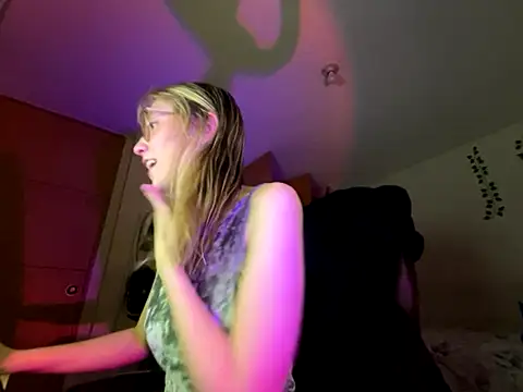 ReenKitty online show from 11-12-25, 03:32