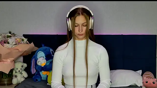 MissEmilyMiller online show from 10-13-25, 05:47