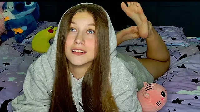 MissEmilyMiller online show from 11-17-25, 06:23