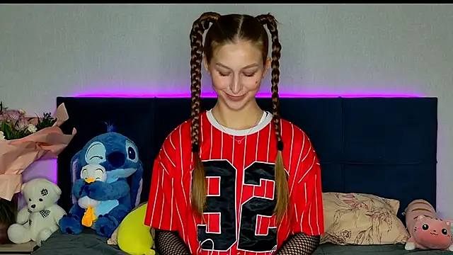 MissEmilyMiller online show from 10-21-25, 05:12