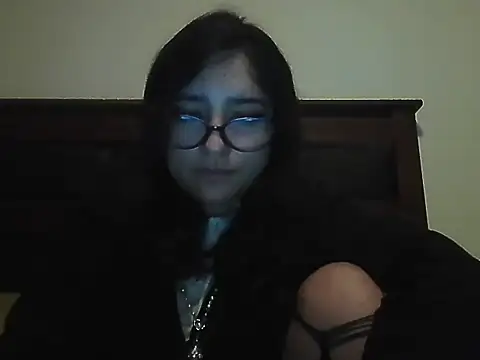 Snapshot of creepyh0e_ chatting on 06-25-26, 01:58 creepyh0e online show from 06-25-26, 01:58