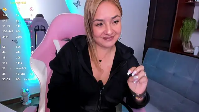 luciamature  online show from 01-08-26, 09:32