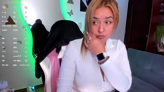 luciamature  online show from 01-07-26, 09:42