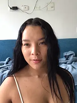 Snapshot of Evelyn__16 chatting on 10-14-25, 02:50 Evelyn 16 online show from 10-14-25, 02:50