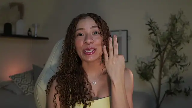 Snapshot of isabella-garcia- chatting on 07-25-26, 09:10 isabella-garcia- online show from 07-25-26, 09:10