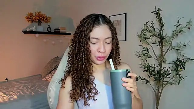 isabella-garcia- online show from 04-28-26, 06:34