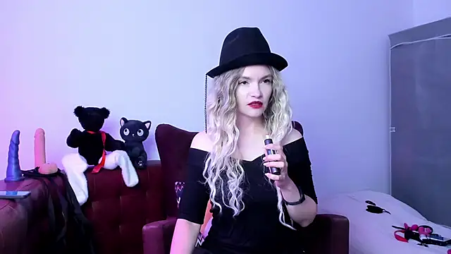 Snapshot of Katherine_Twilight chatting on 09-18-25, 03:37 Katherine Twilight online show from 09-18-25, 03:37