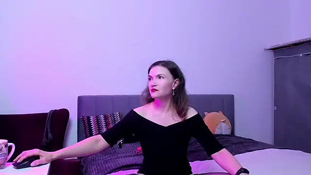 Katherine Twilight online show from 11-13-25, 04:00