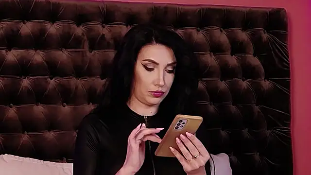 StephanyMillan online show from 06-09-26, 05:19