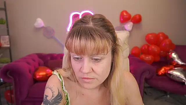 BellaLaPetit online show from 02-20-26, 01:35