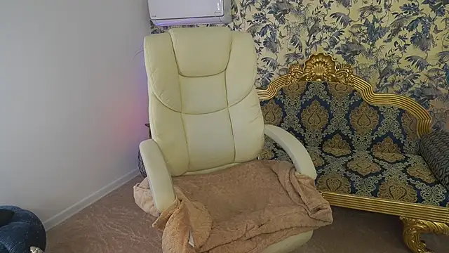 BellaLaPetit online show from 04-15-26, 07:58